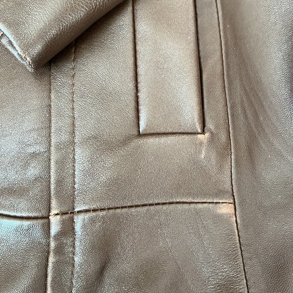 Anne Klein mid length leather coat. Size large. Brown - Picture 8 of 9